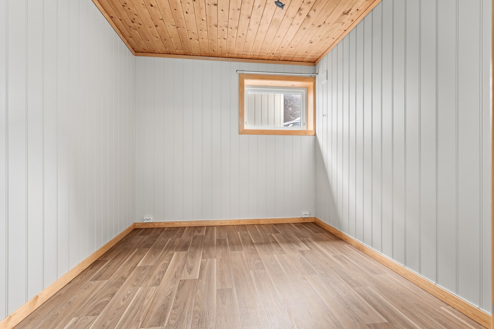 Rom i underetasje. Galleribilde