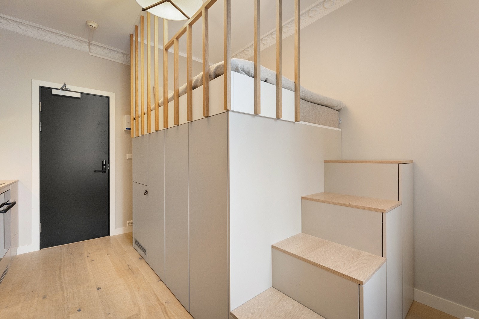 Trappeløsning m/lagring i skuffer Galleribilde