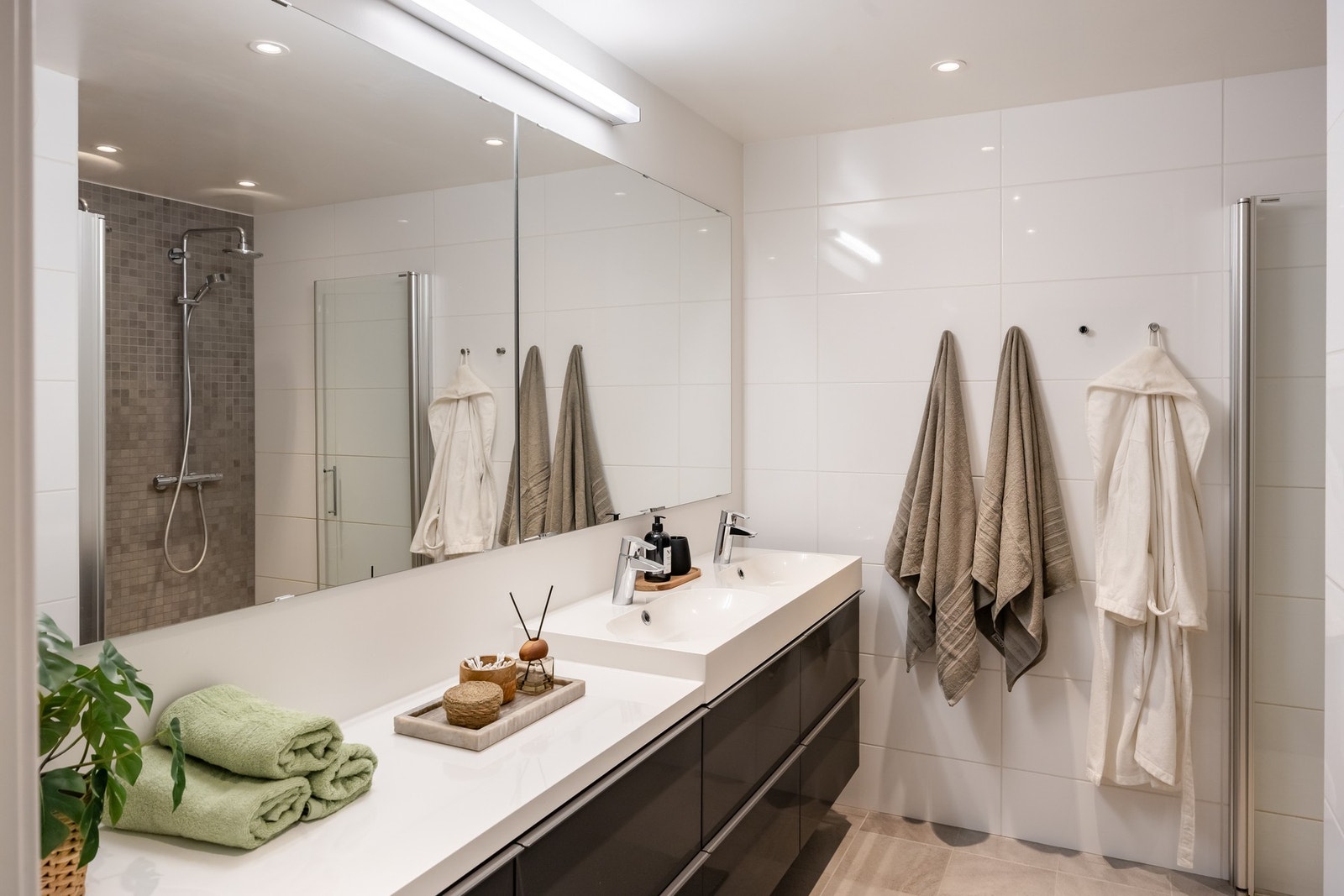 Tiltalende bad på ca. 7 kvm, nyoppusset i 2013. Galleribilde