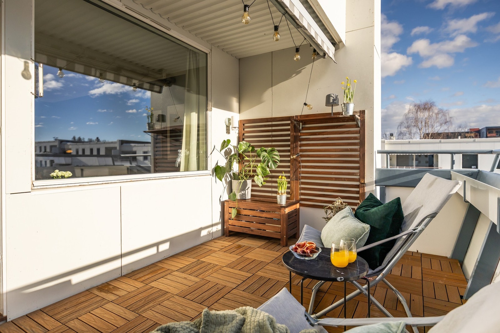 Sørvendt terrasse på ca 8,5 kvm med lang solgang på sommerstid. Galleribilde