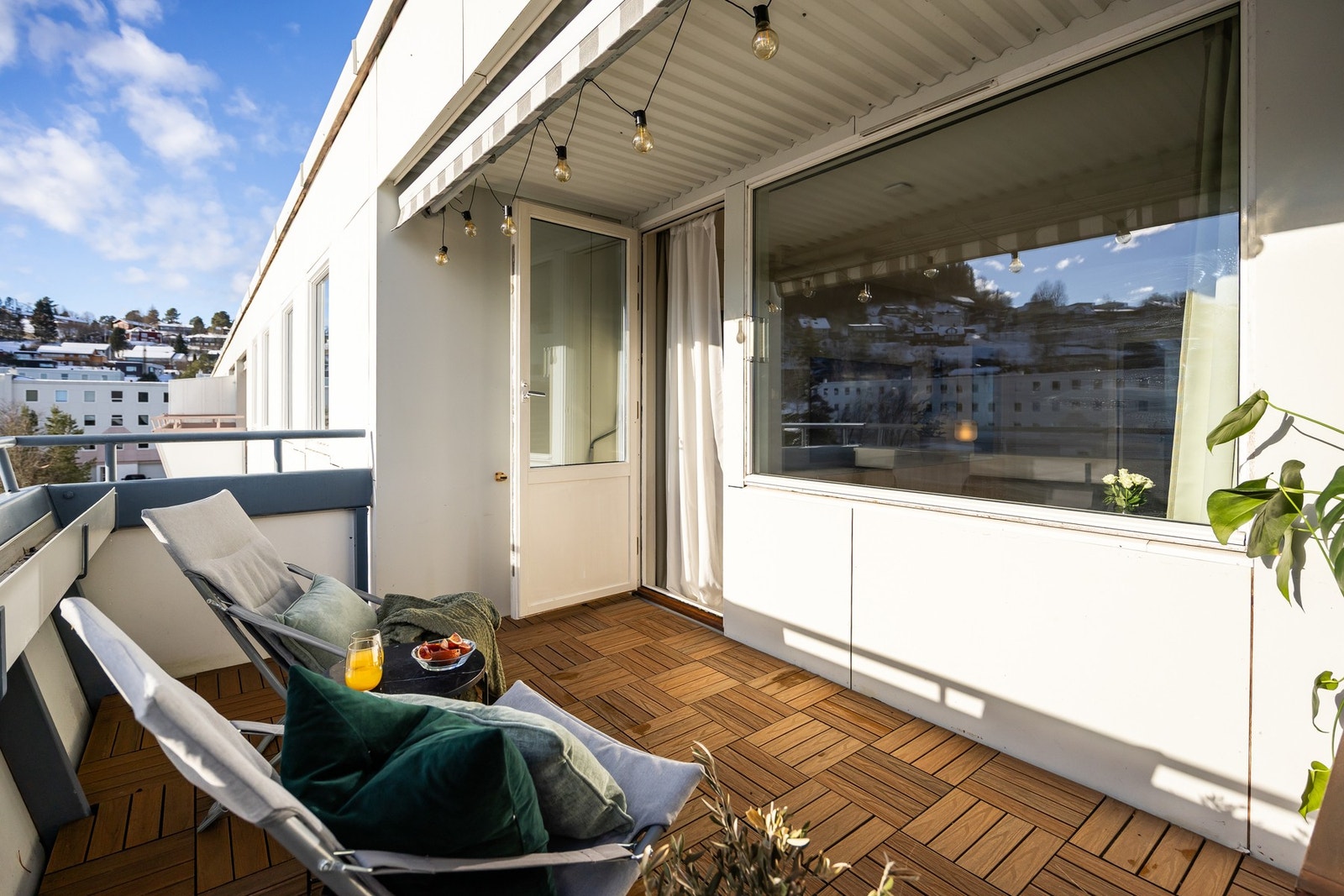 Svært godt utgangspunkt for turer i skog og mark med sti og oppkjørte skiløyper til Bymarka fra motsatt side av gata. Galleribilde