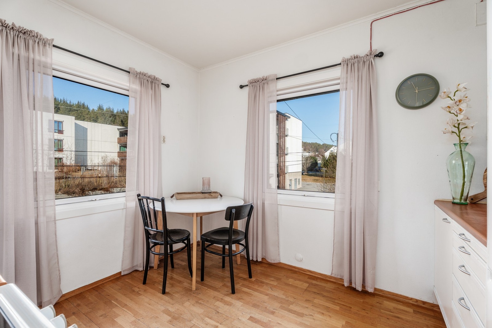 Også her er det plass til spisebord Galleribilde
