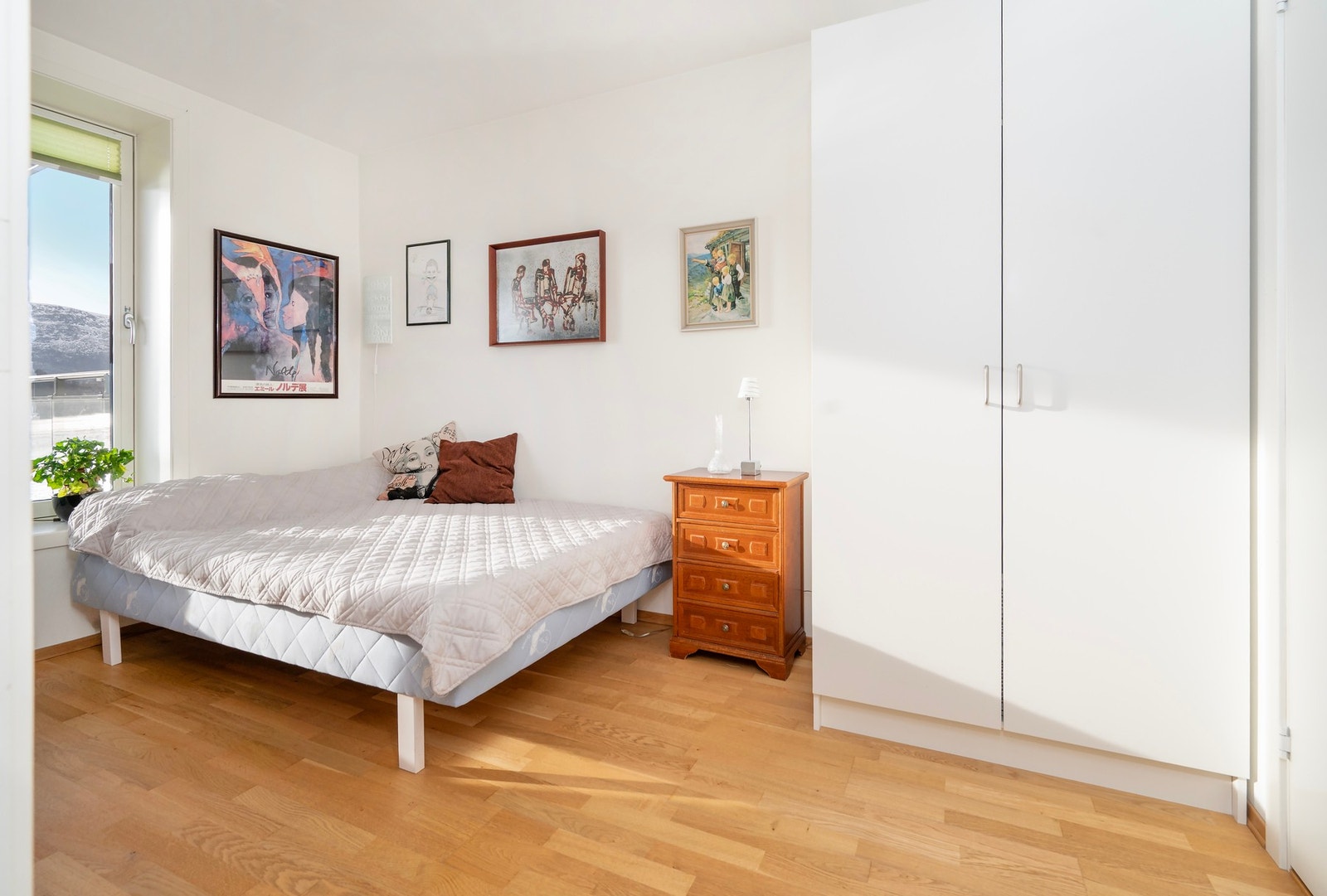 Soverom med god plass. Galleribilde