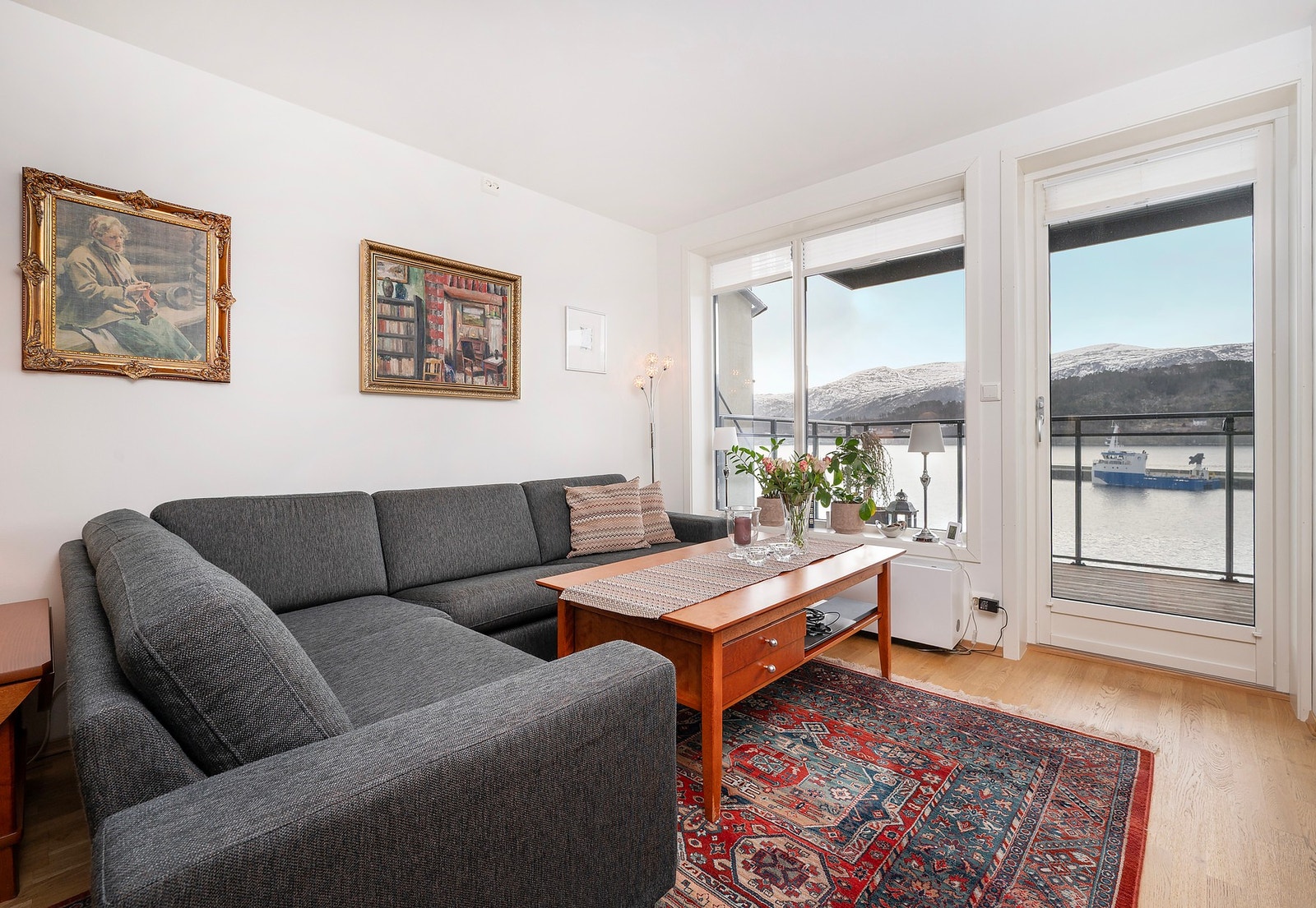 Moderne 3-roms selveier fra 2016 Galleribilde