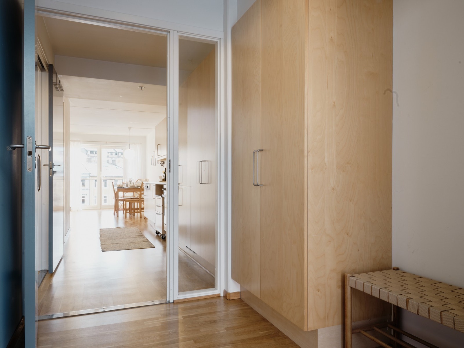 Lys og fin entré med gode oppbevaringsmuligheter. Galleribilde