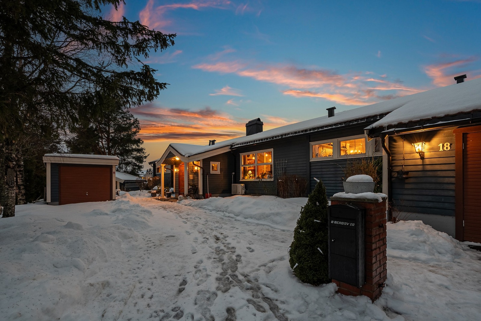 Velkommen til Øvre Bergsvingen 18! Stor enebolig på 337 m² BRA og ca. 1.5 mål tomt