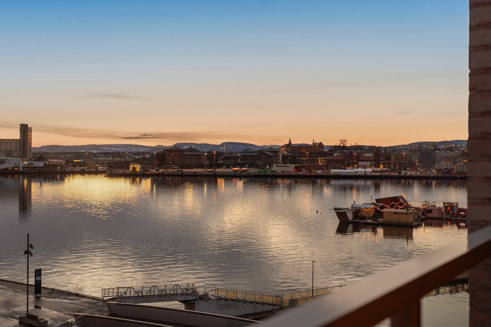 En fantastisk 4-roms selveier med svært gode solforhold og nydelig utsikt. Galleribilde