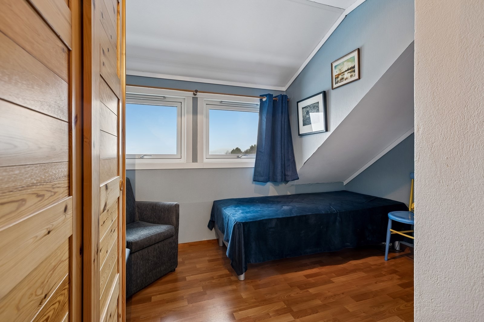 Soverom 2 med plass til seng og oppbevaring (perfekte hjemmekontor?) Galleribilde