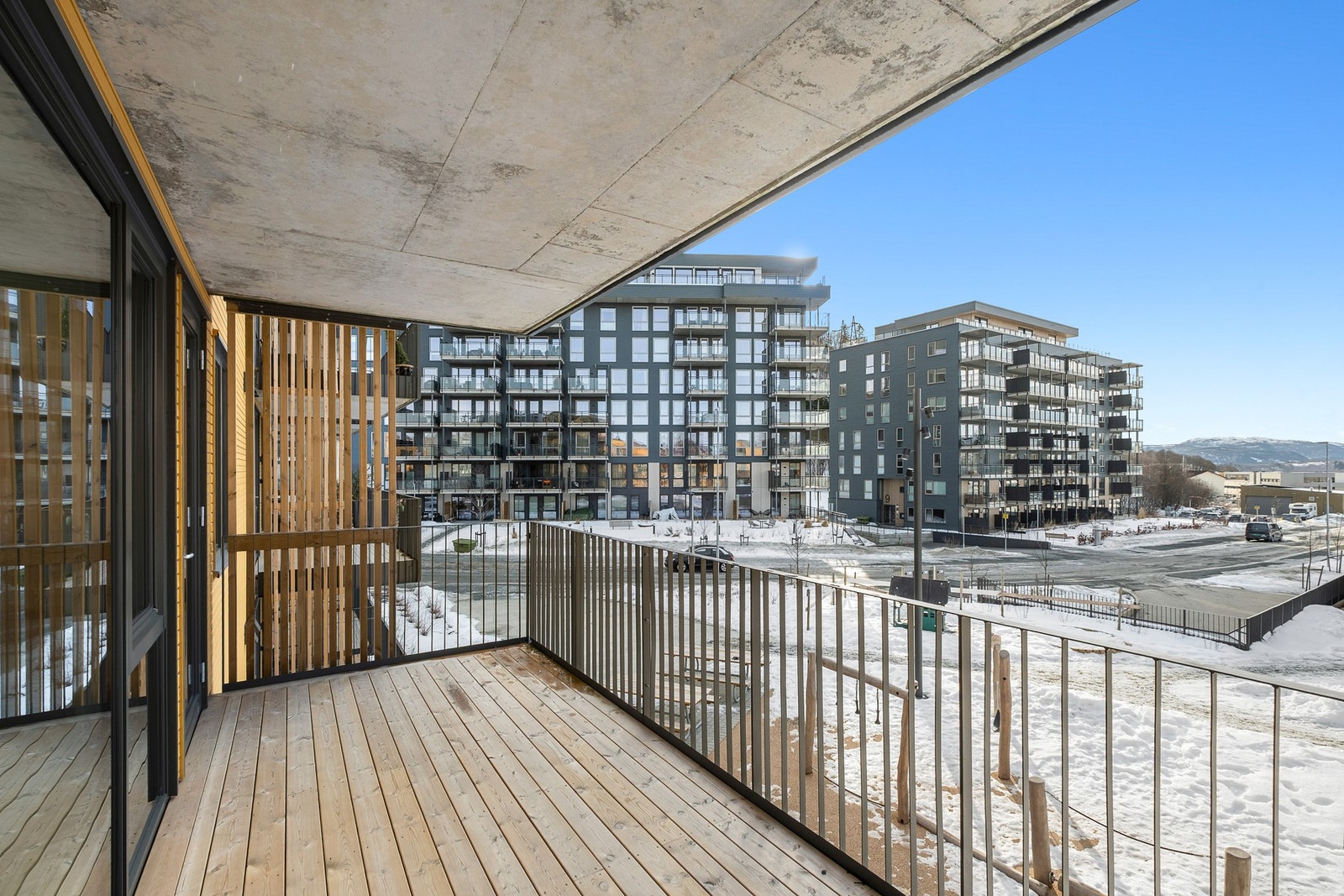 Langs veien er det gjesteparkering Galleribilde