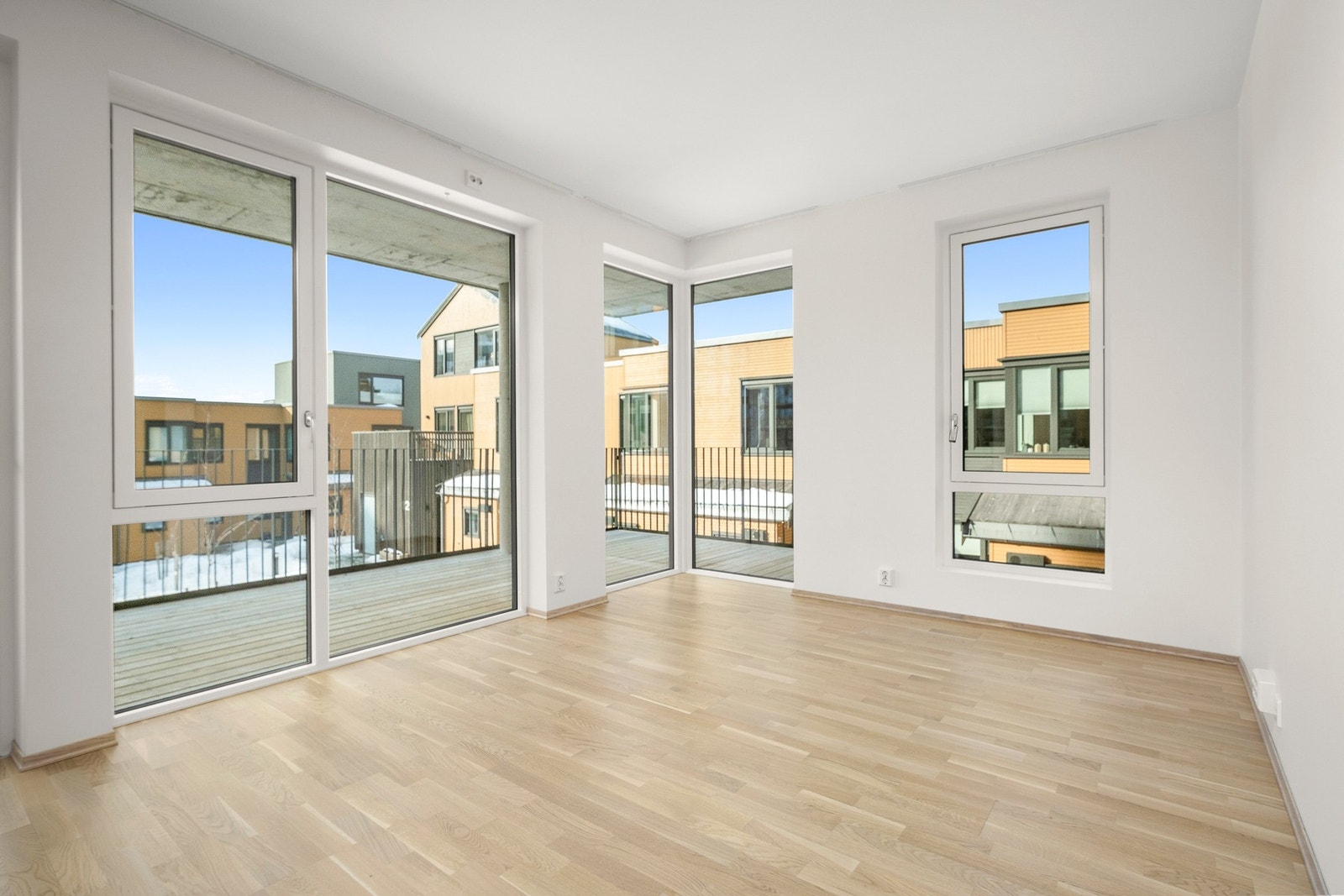 Fra stuen er det utgang til balkong Galleribilde