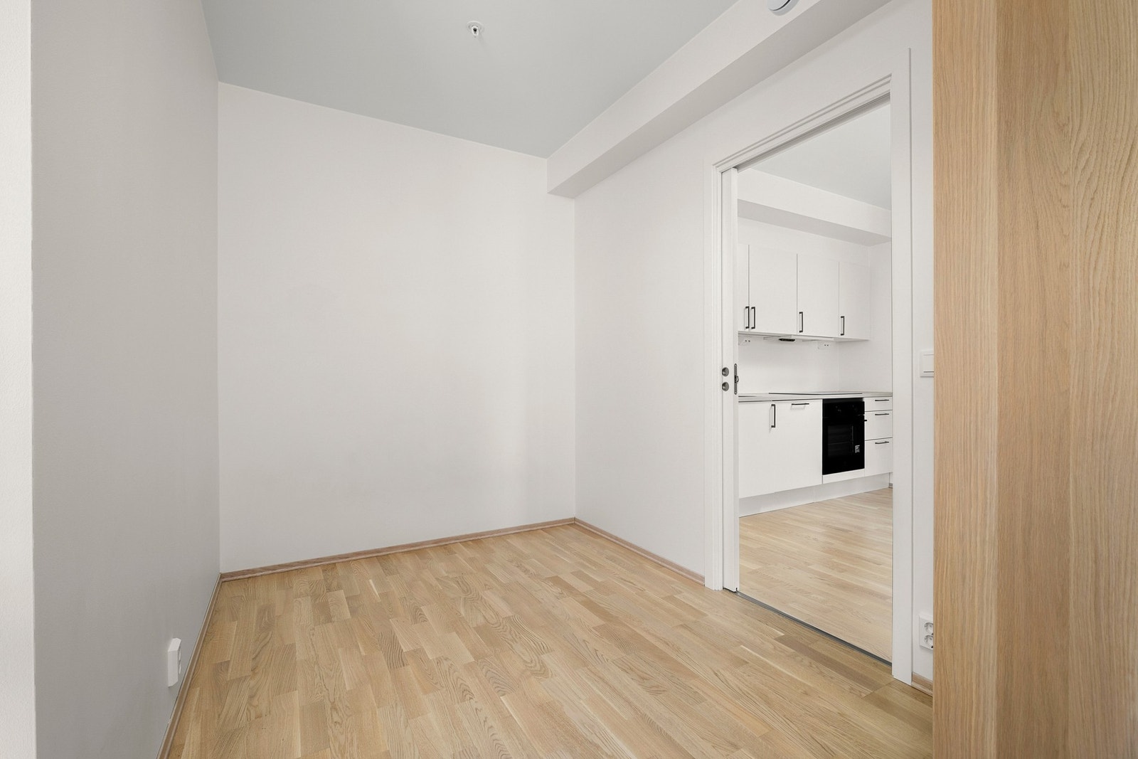 Første soverommet er på ca. 7,8 kvm Galleribilde