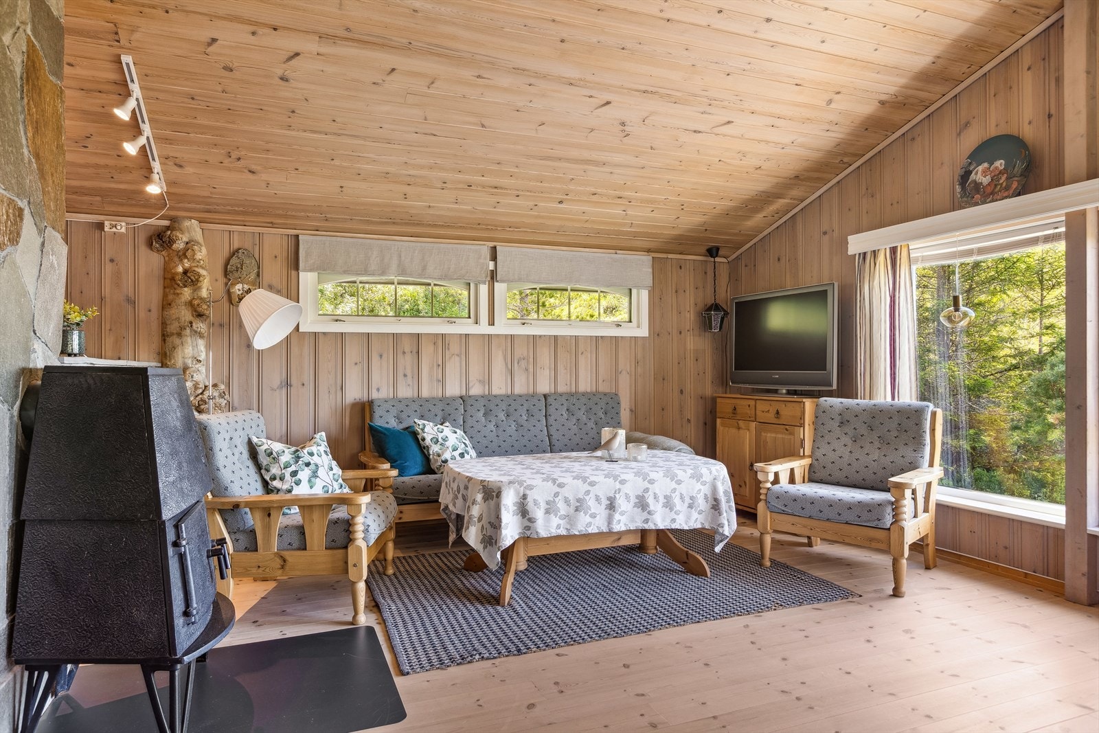 Stue- og kjøkkenløsningen måler 31 m² med god plass til flere møbleringsmuligheter. Galleribilde