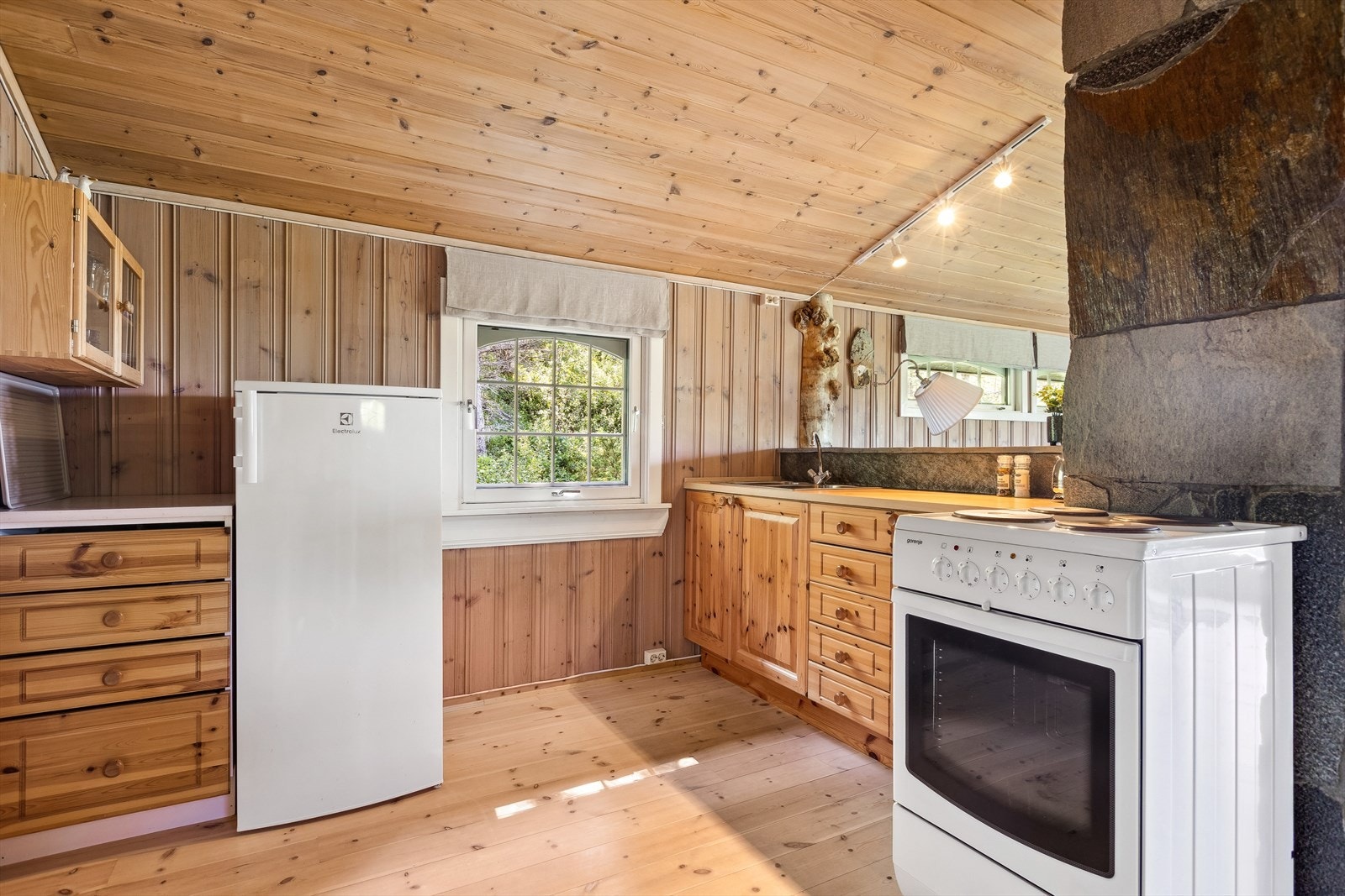 Her har du godt med skap- og benkeplass. Galleribilde