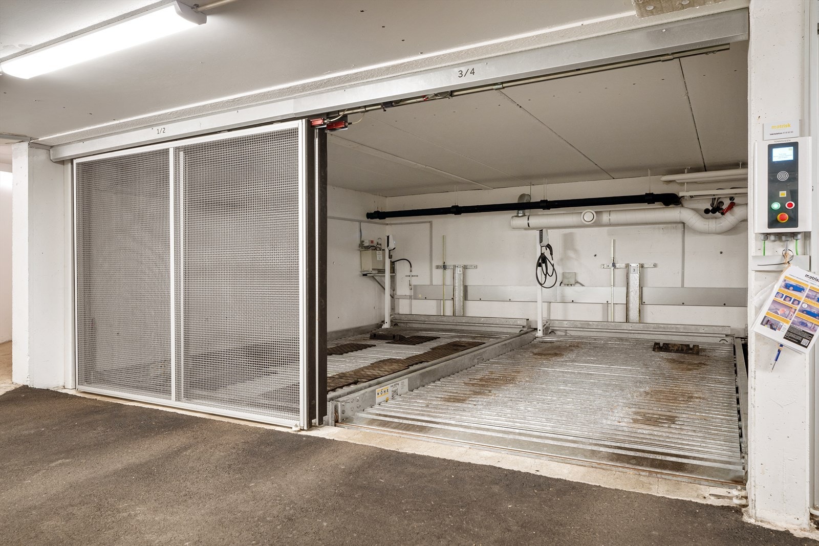 Fra felles garasjeanlegget med 2 plasser (heve/senke-parkering) Galleribilde