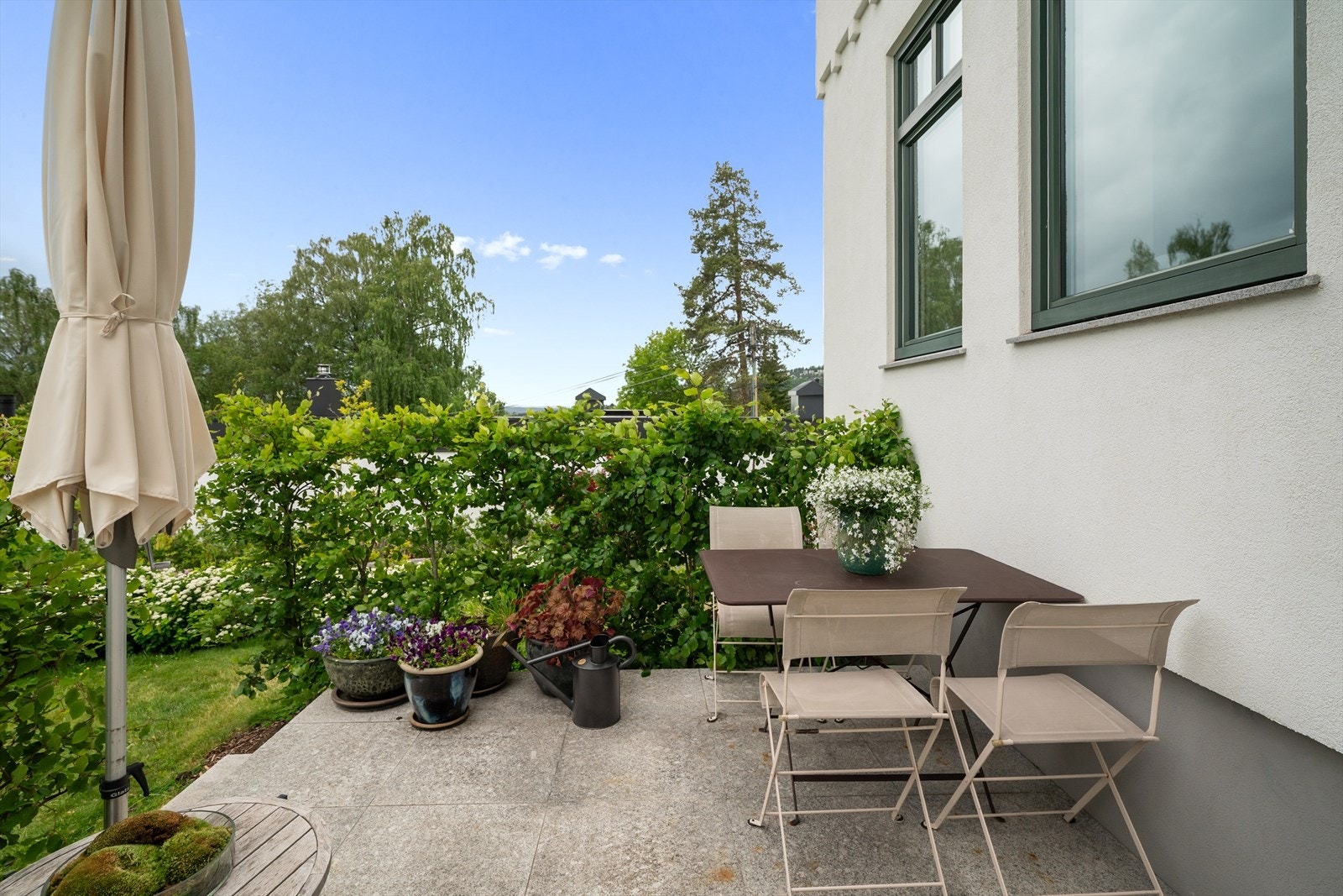 Fra terrassen mot balkongen Galleribilde