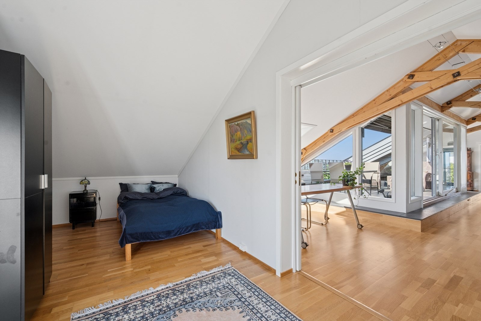 Lyst og luftig soverom i andre etasje. Galleribilde