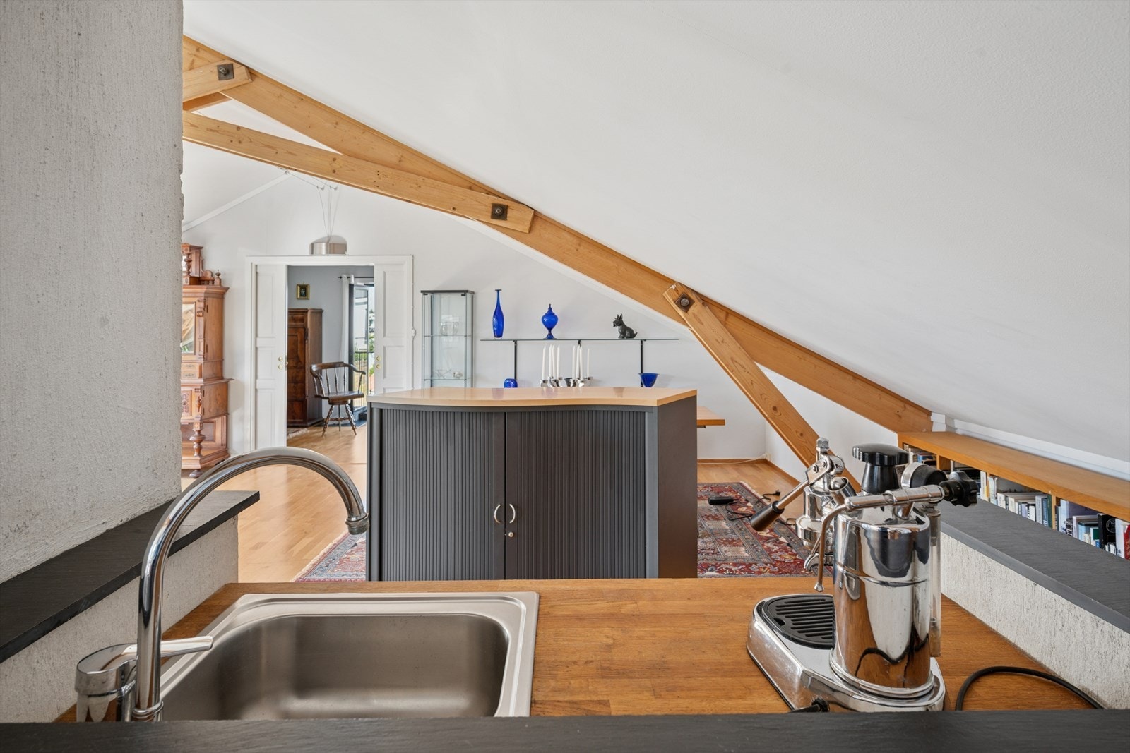 I tillegg er det laget en liten, innbydende barkrok, som er perfekt for hyggelige kvelder eller når du har gjester. Galleribilde