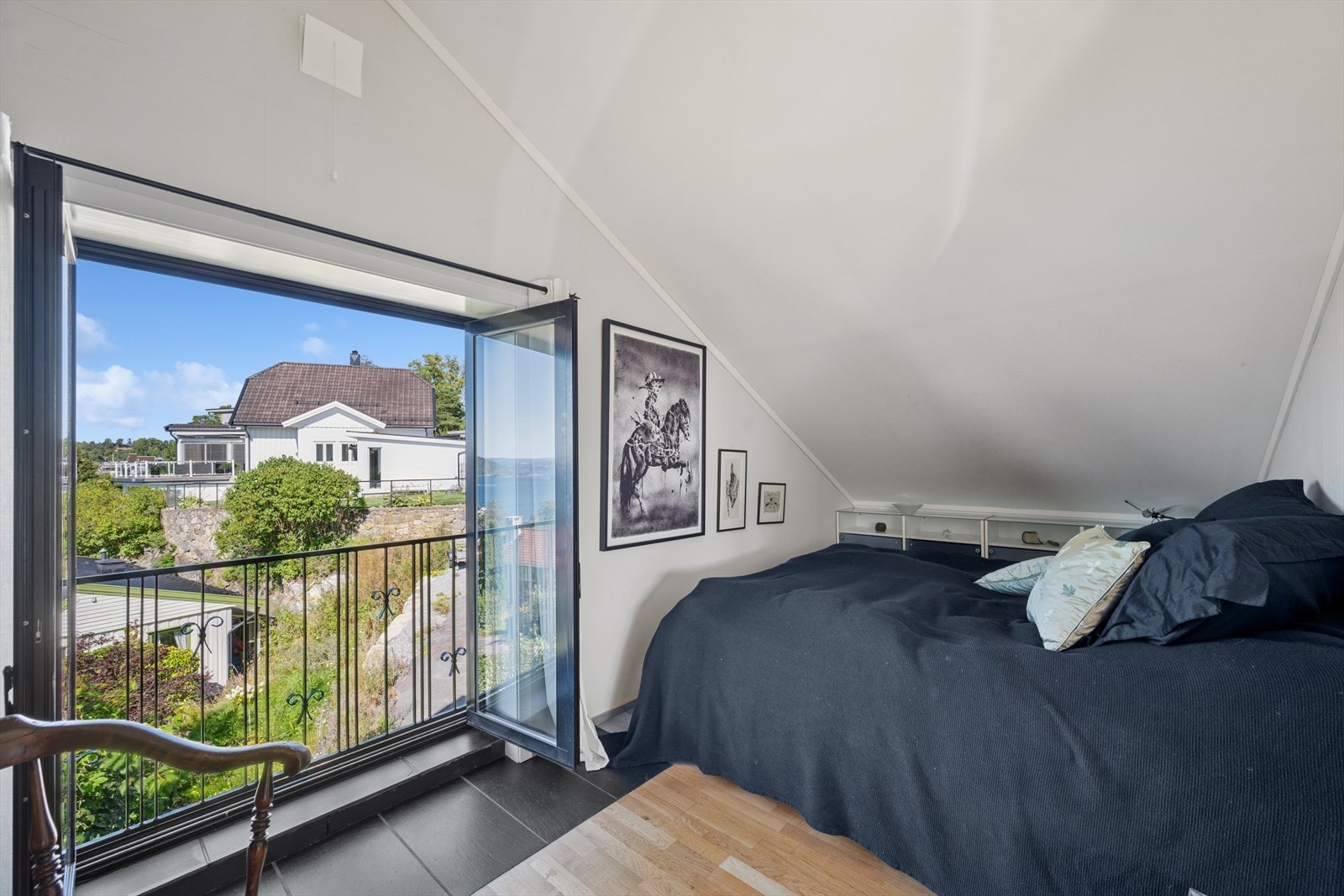 Soverom med innfellbar terrassedør og fransk balkong. Galleribilde