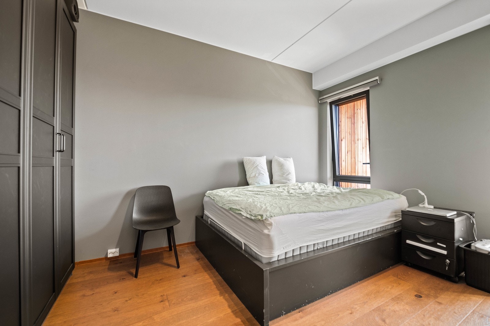 Soverom med garderobeskap Galleribilde