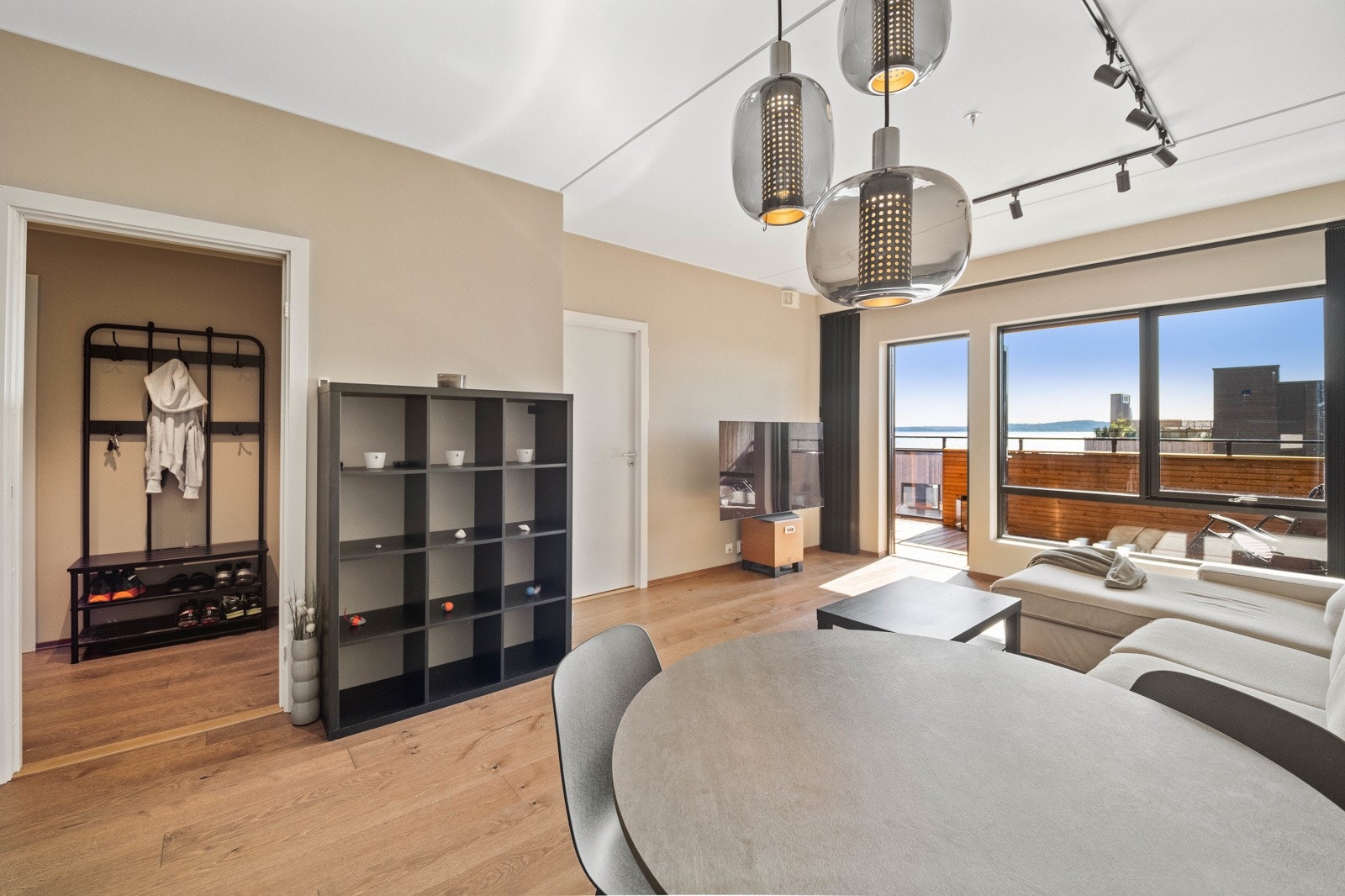 Stue med inngang til soverommet Galleribilde