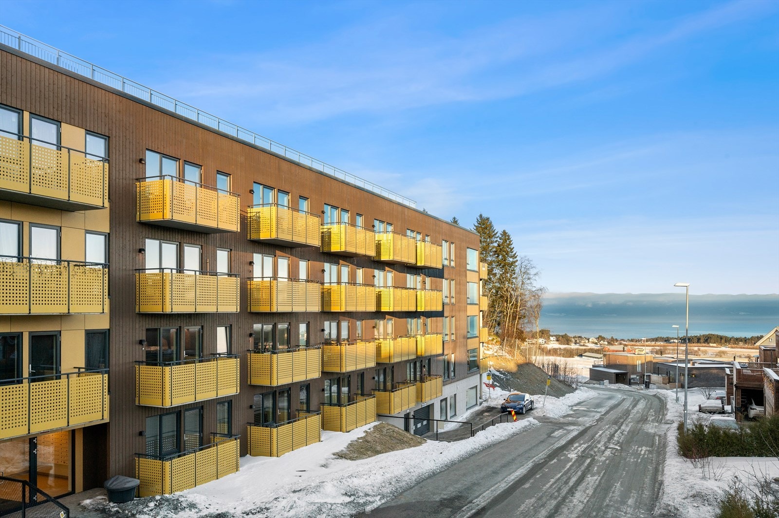 Bygget tilbyr felles takterrasse samt parkeringskjeller med lademuligheter. Galleribilde