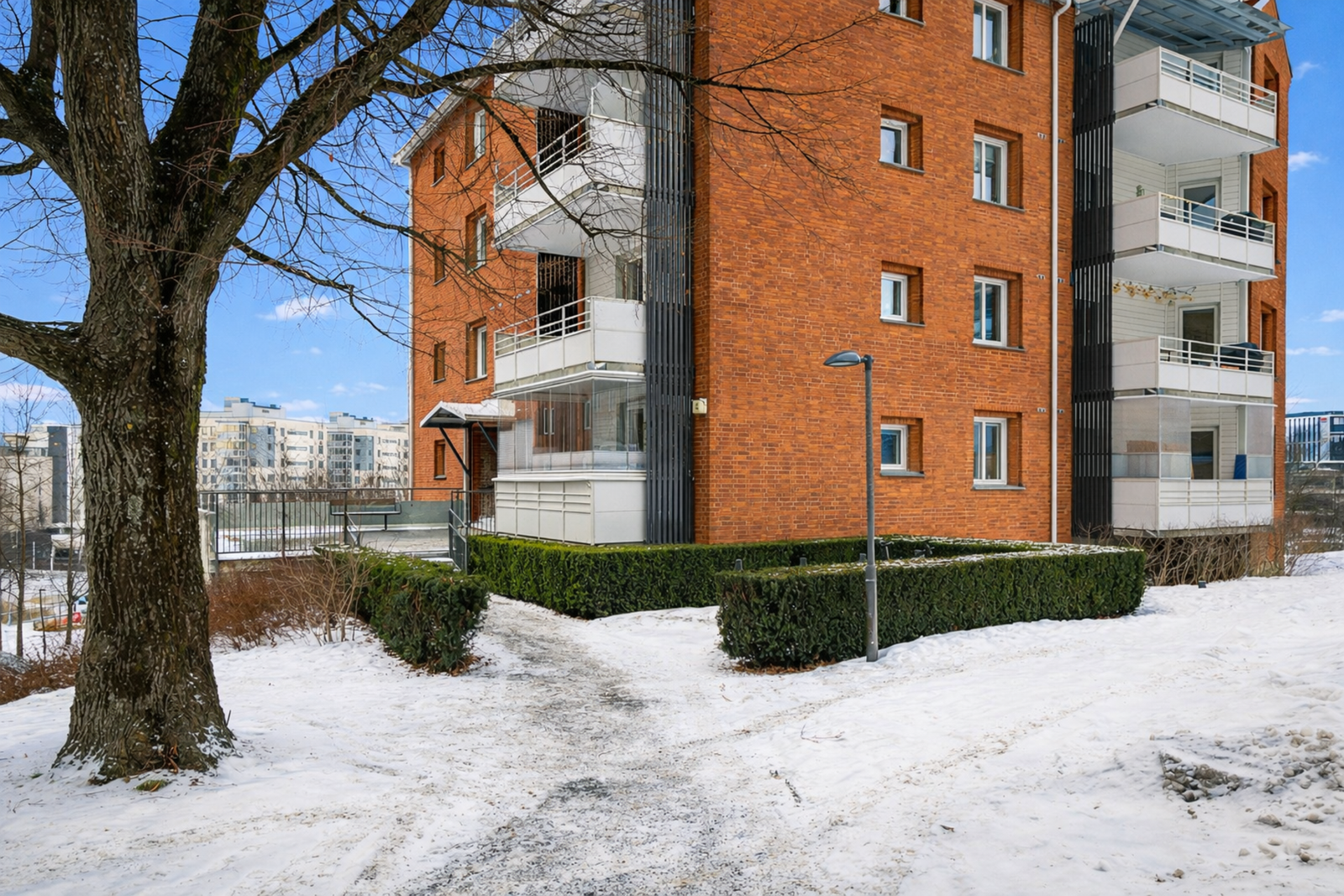 Hovin borettslag består av 540 leiligheter, og ligger frodig til på Hovin/Hasle. Galleribilde