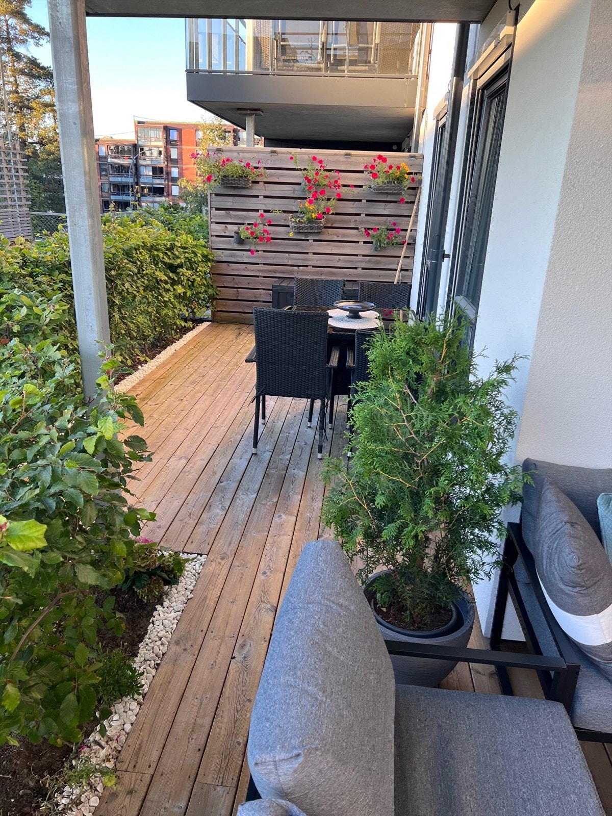 Selgers egne bilder fra terrassen (sommerstid) Galleribilde