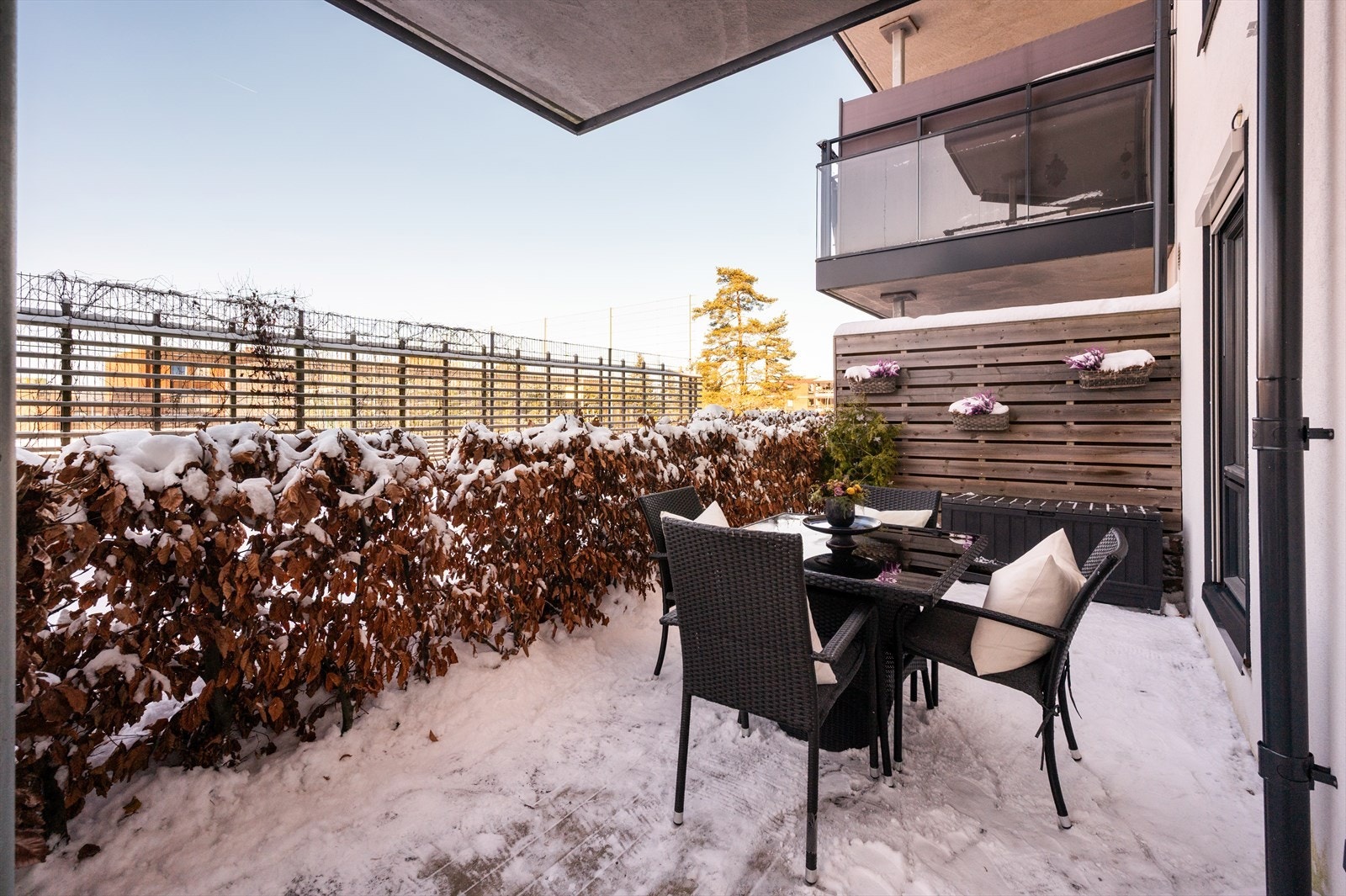 Markterrassen ligger skjermet og har god plass til beplantning. Galleribilde