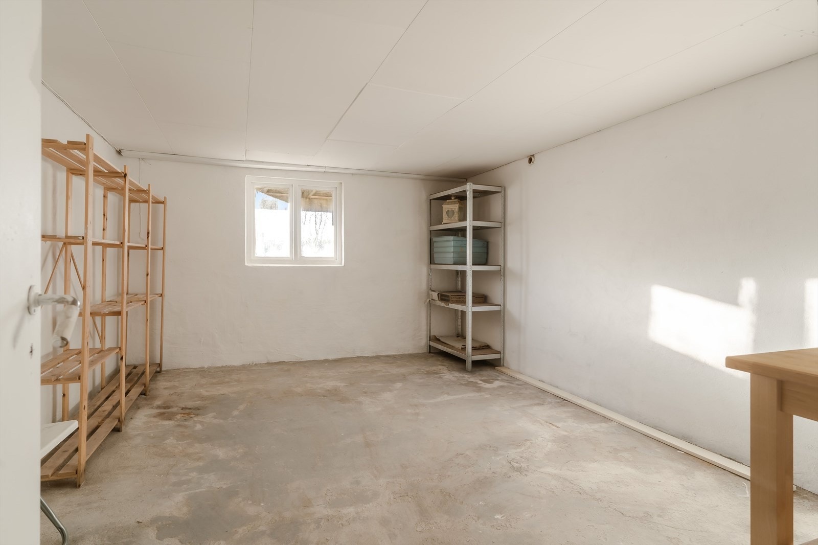 Underetasjen er uinnredet, så her er det bra med potensial. Galleribilde