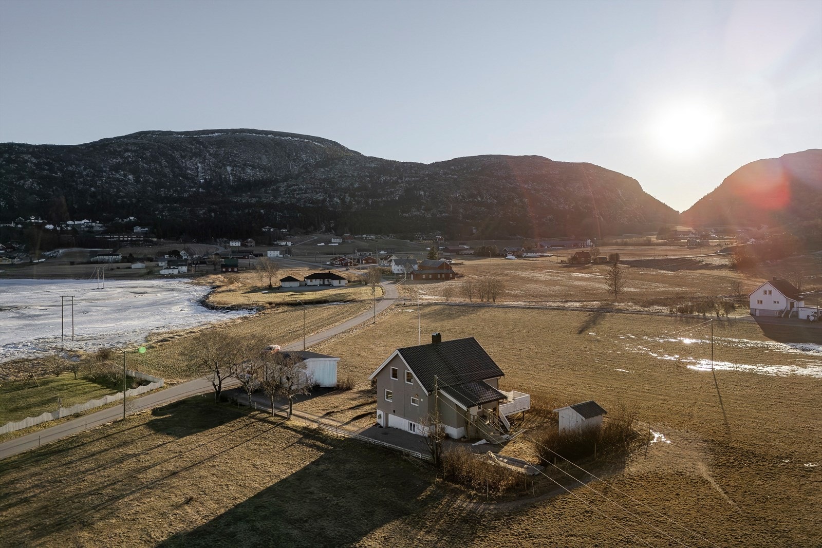 Pent beliggende enebolig med en tomt på 1040 kvm. Galleribilde