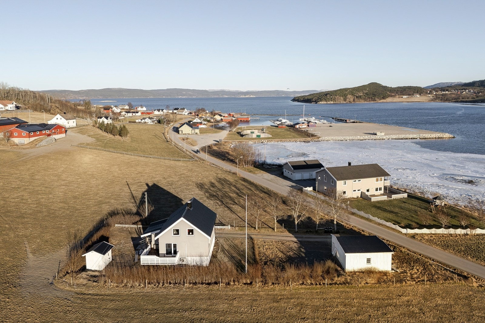 Legg merke til beliggenheten. Videre er det gangavstand til både busstopp og dagligvarebutikk. Galleribilde