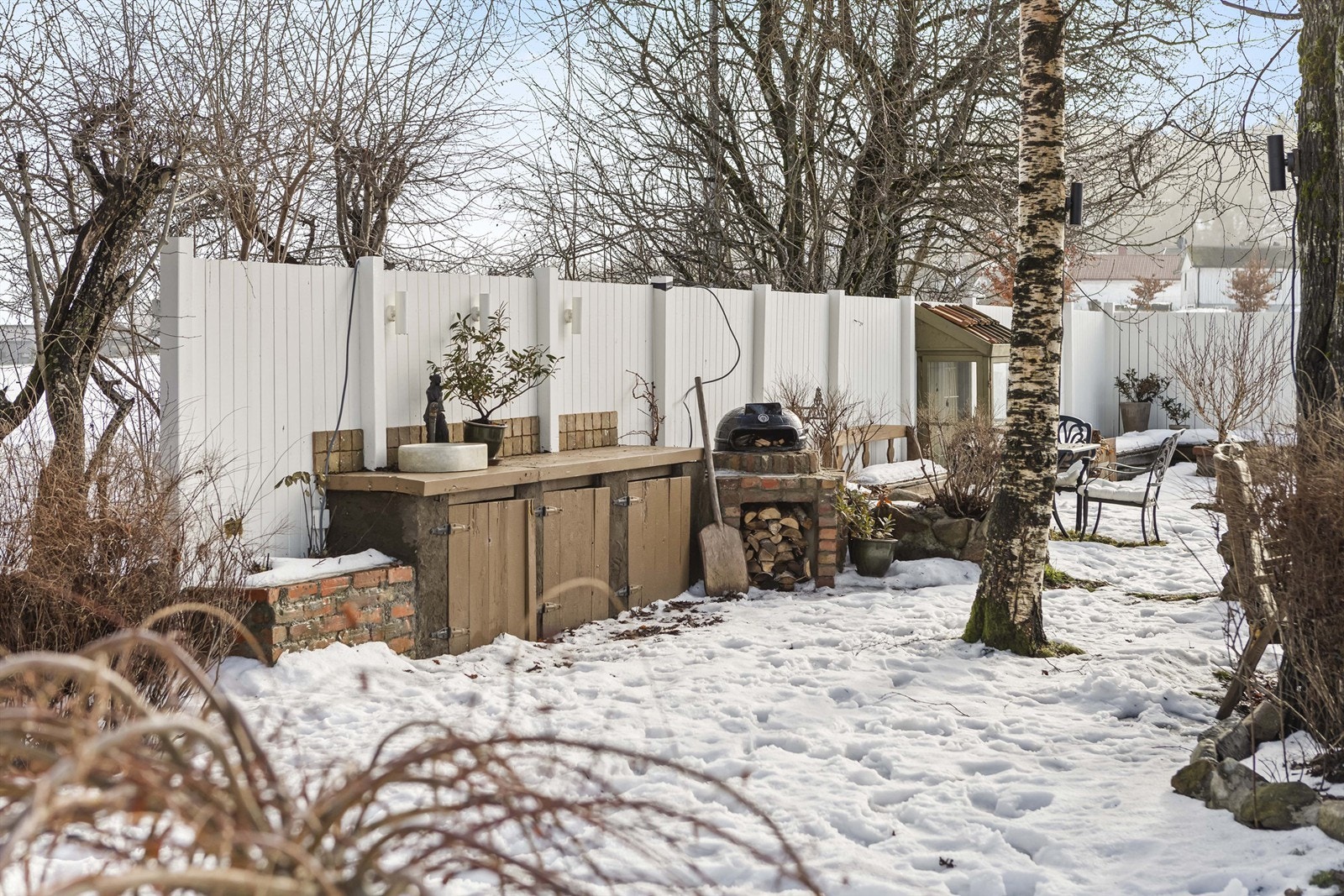 Hageområde ved utekjøkken Galleribilde