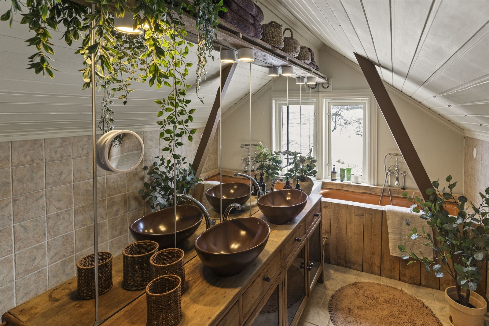 Godt med skap og skuff under servant Galleribilde