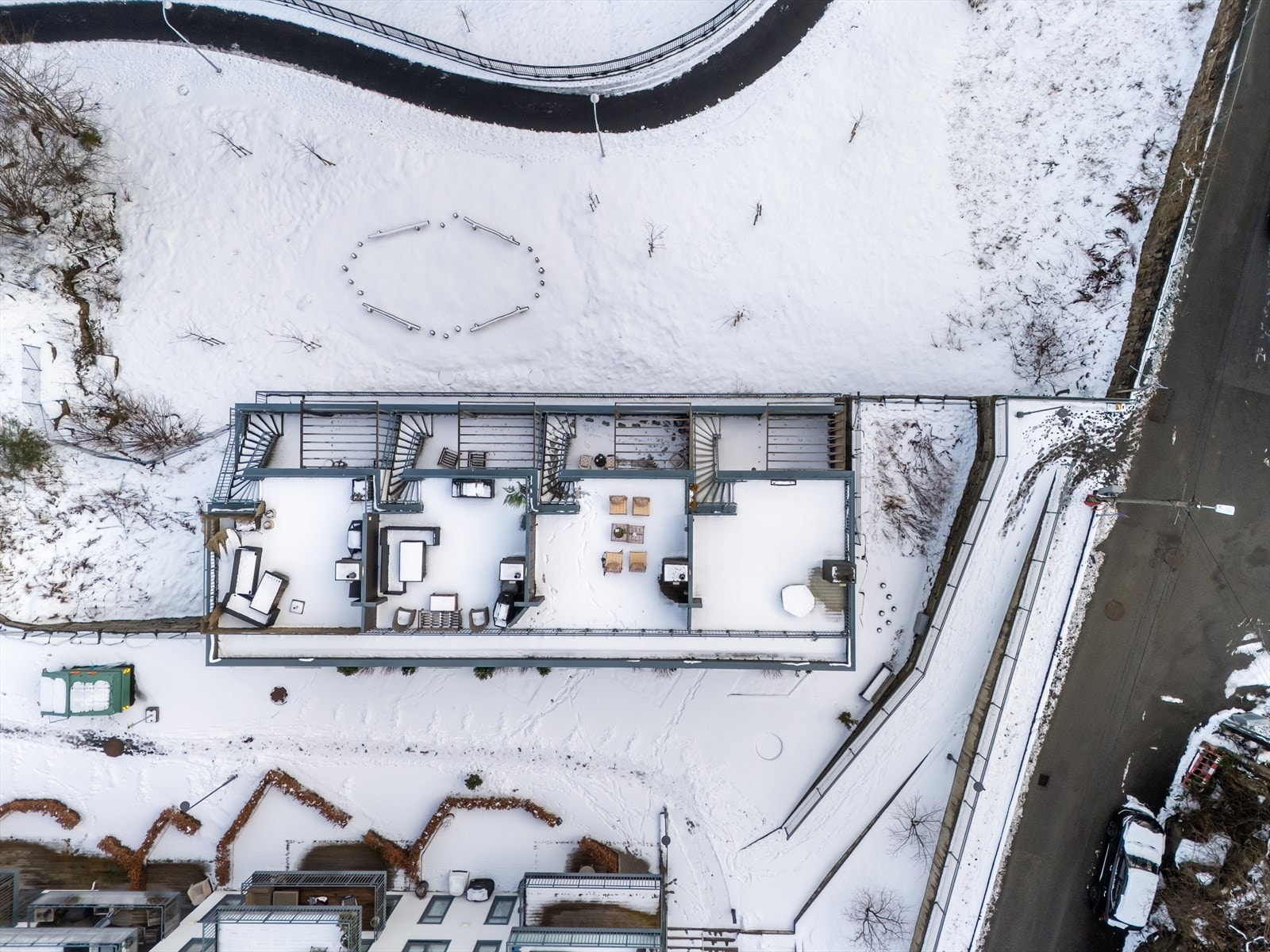 Det er tilrettelagte fellesarealer med lekeplasser, gangveier og bilfrie soner. Perfekt for barnefamilier. Galleribilde