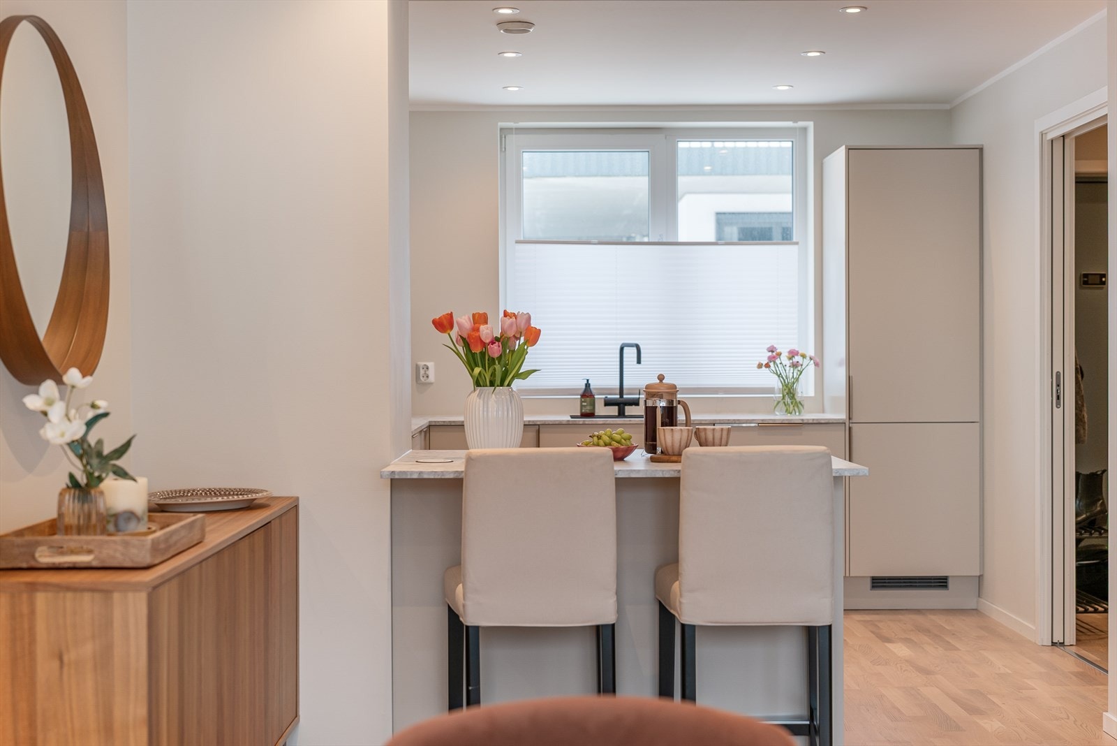 Rommene har flere vegger som åpner for smart møblering, perfekt for deg som liker å variere utrykket. Galleribilde