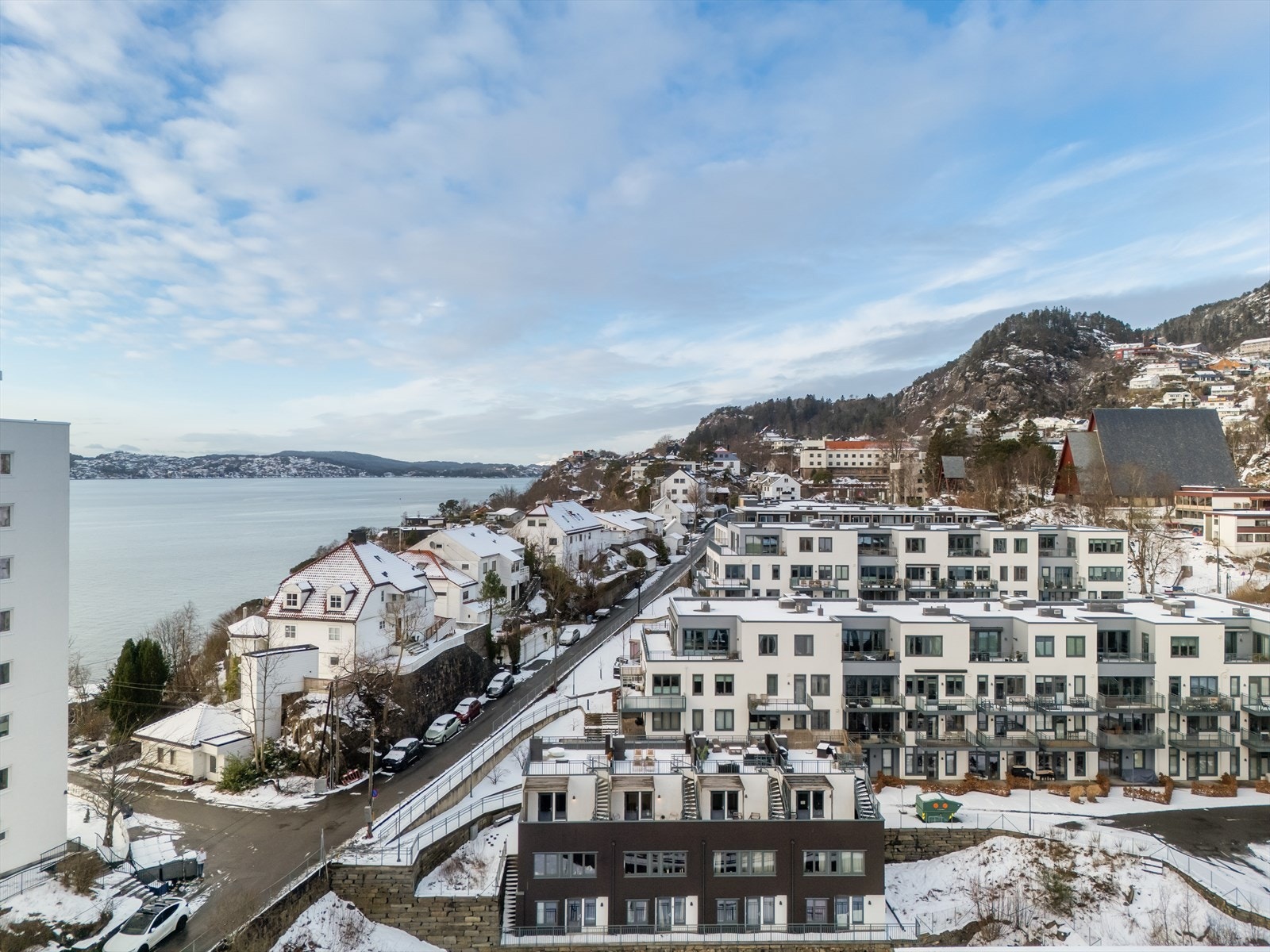 Eksklusive sameiet Biskophus B-D består av til sammen 76 boenheter og 1 næringsseksjon med tilhørende fellesareal. Galleribilde