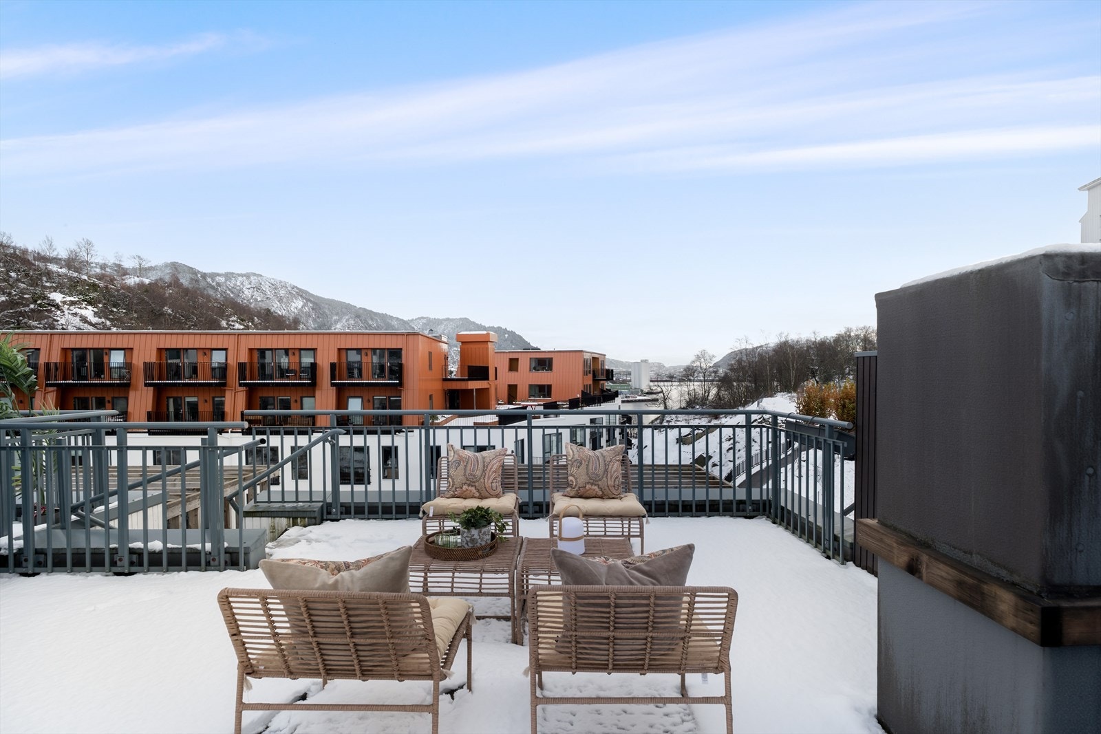 Den private takterrasse gir en luksuriøs uteplass med fantastiske sol- og utsiktsforhold. Galleribilde