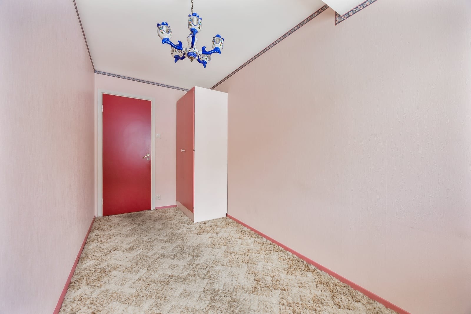 Alle soverommene varmes opp med elektriske panelovner. Galleribilde