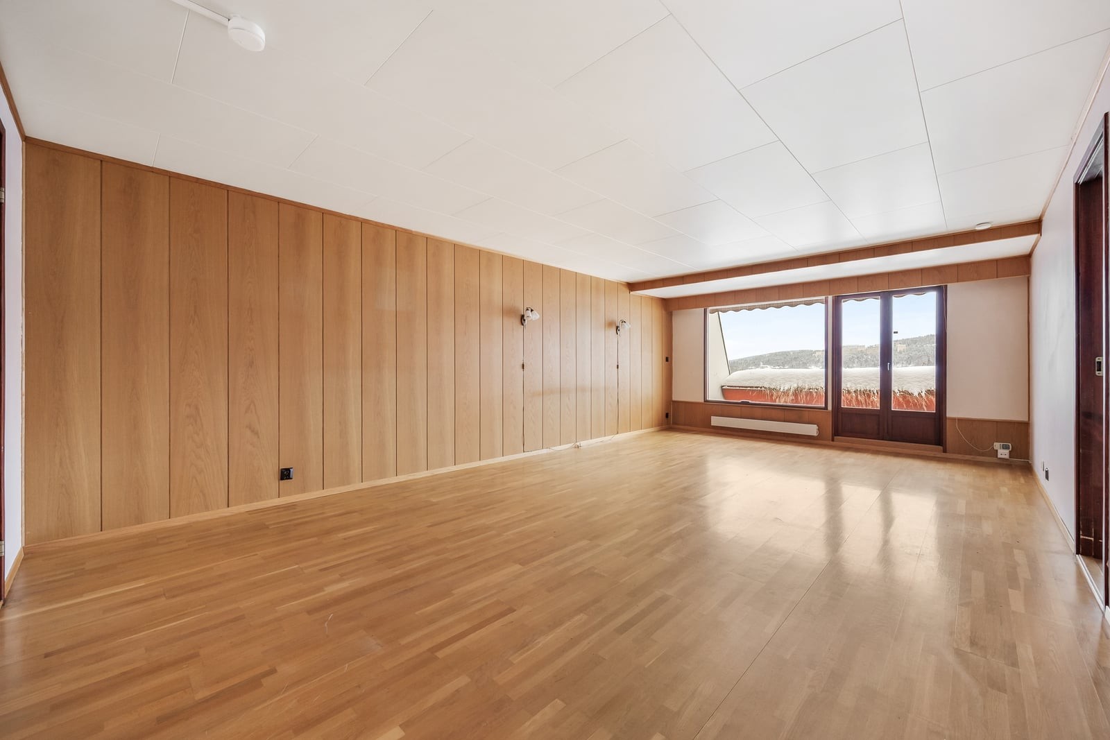 Dette er en meget romslig 4-roms familieleilighet med mye potensiale. Galleribilde