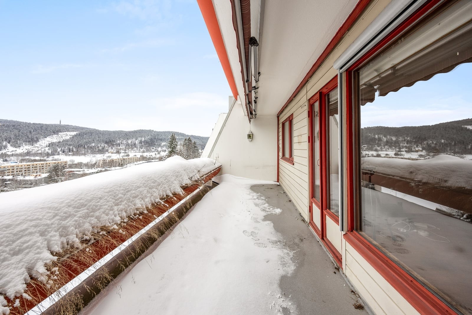 Her er det god plass til en romslig sittegruppe og utemøblement. Galleribilde