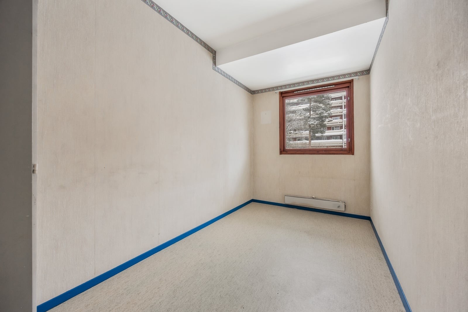 Det andre soverommet har også belegg på gulvet og malte flater. Galleribilde