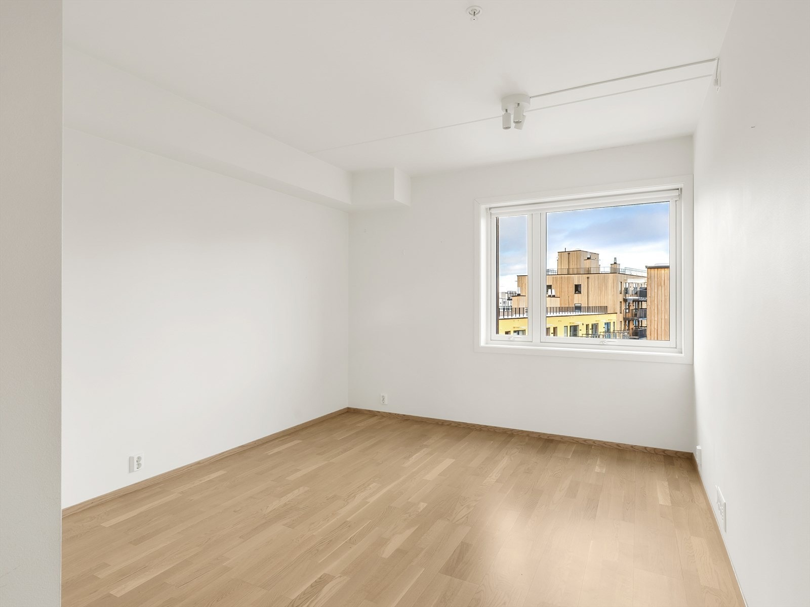 Leiligheten har tre soverom av god størrelse, alle med parkett på gulvet. Galleribilde