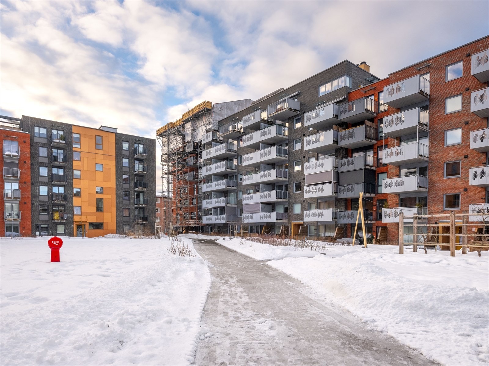 Hverdagslogistikken er enkel med Triaden Storsenter og dagligvarebutikker i umiddelbar nærhet. Galleribilde