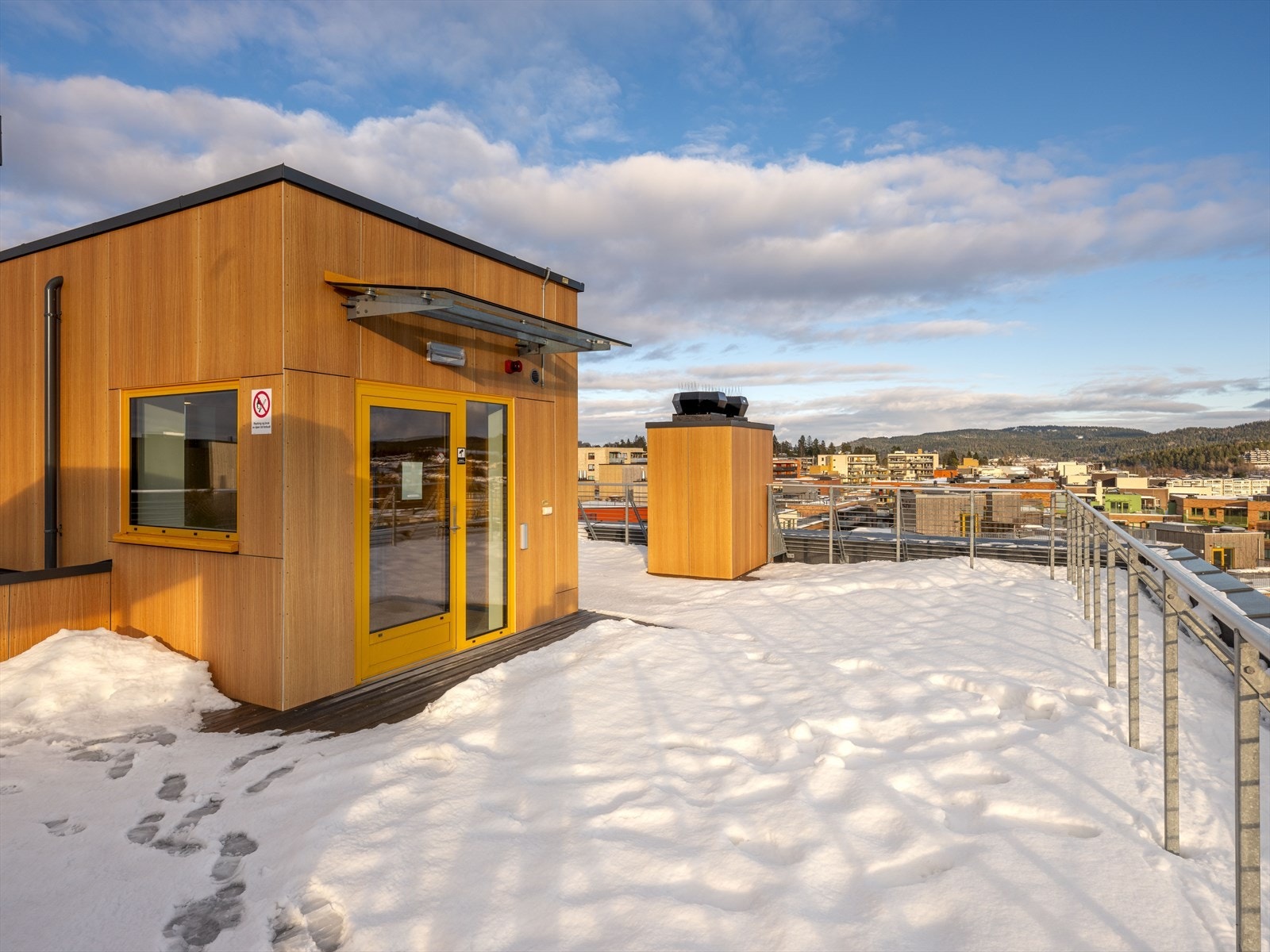 Leiligheten ligger i et moderne leilighetsbygg ferdigstilt i 2021. Galleribilde