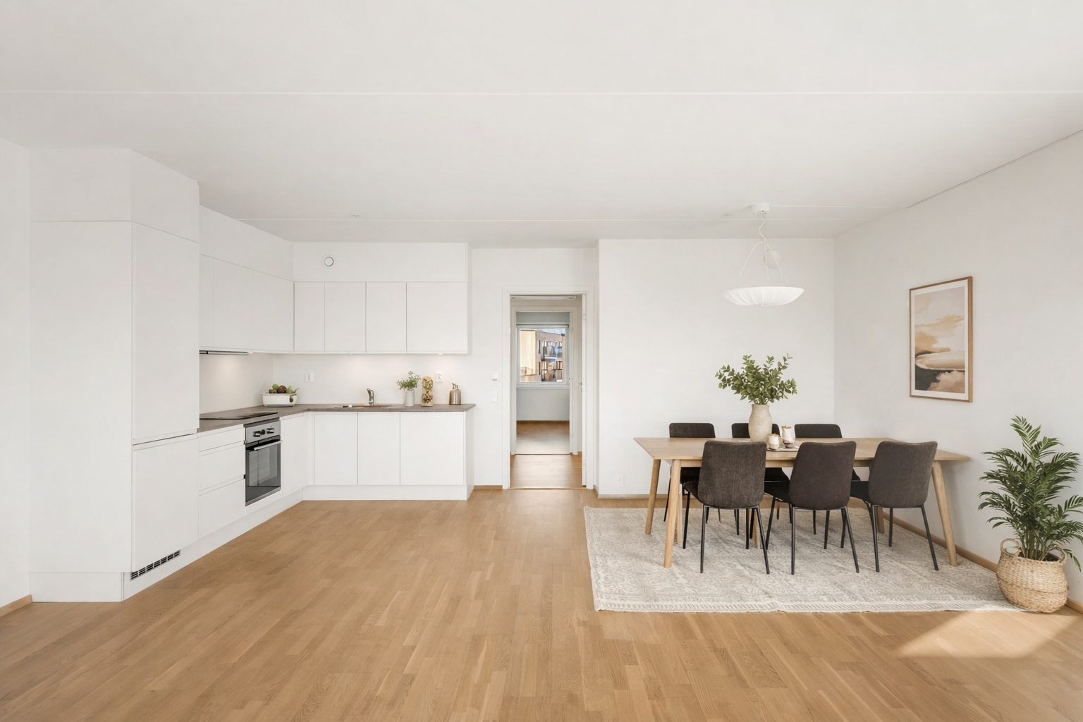 God plass til spisebord og stoler ved kjøkkene. Bildet er AI generert. Galleribilde