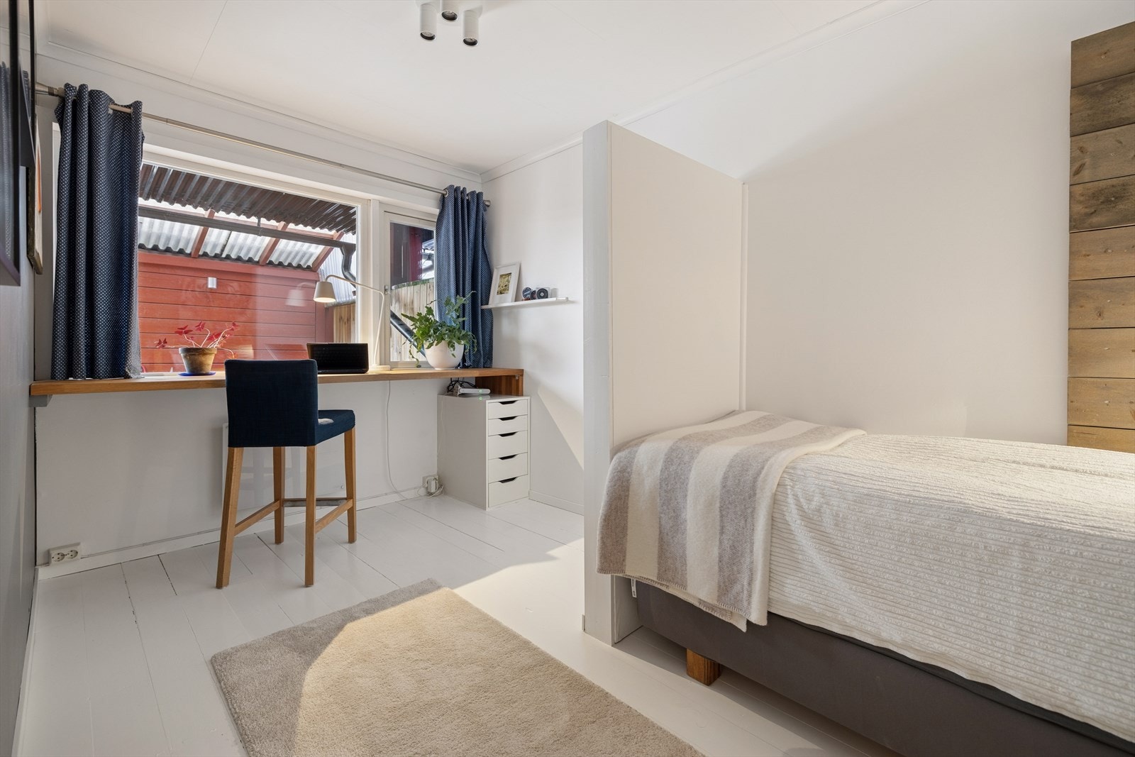 Soverom 2: Smart, delvis adskilt soverom / hjemmekontor. Galleribilde