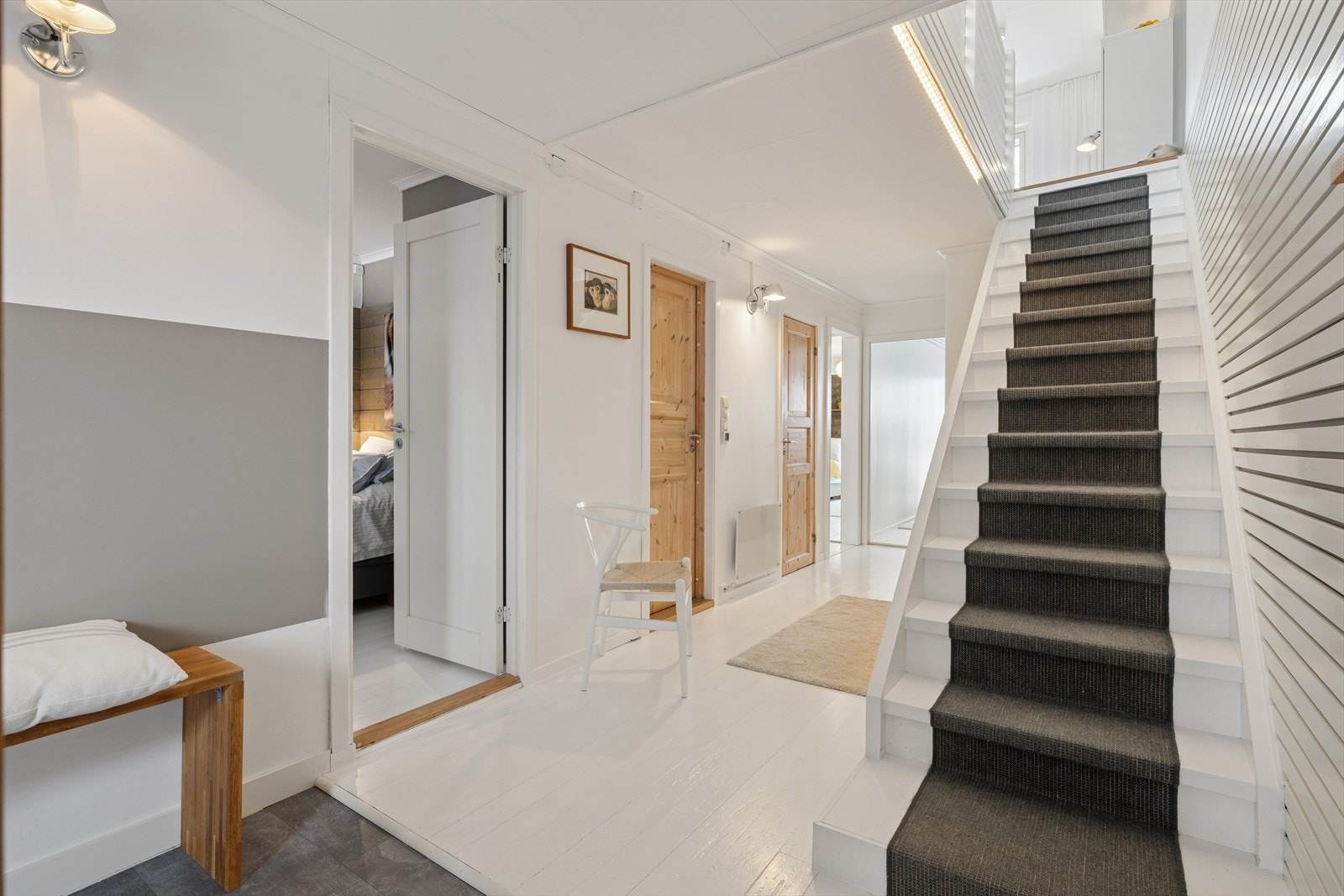 Trappeoppgang til 2. etasje. Galleribilde