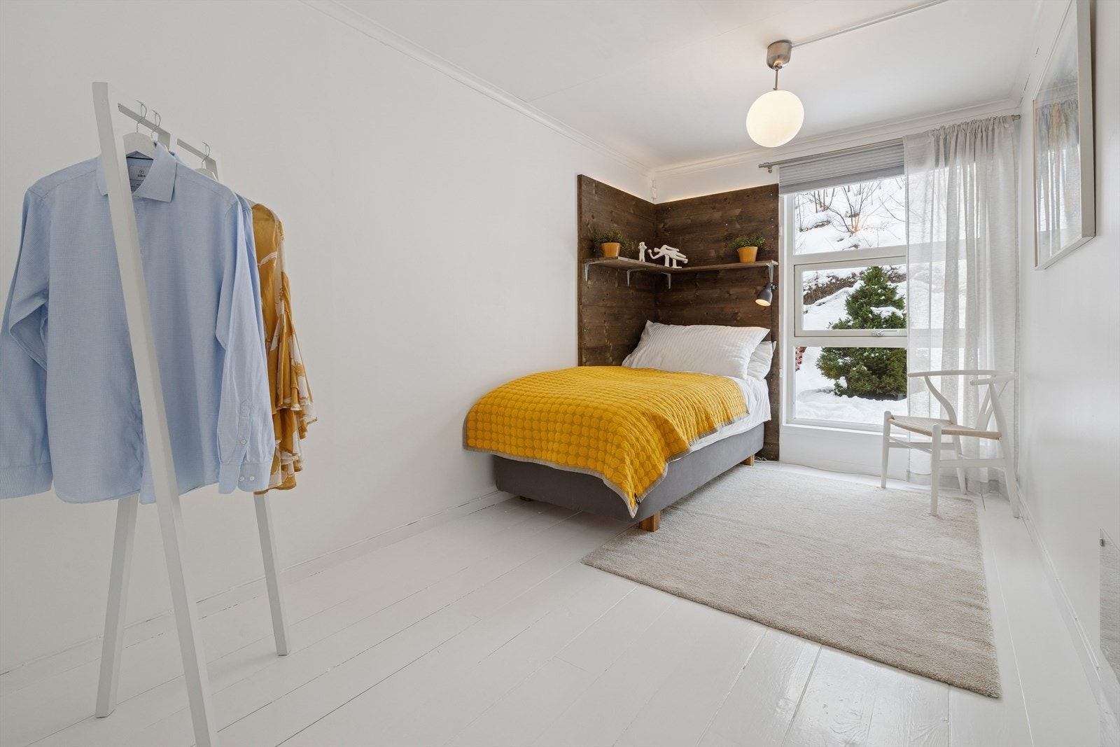 Soverom 1, god plass til dobbeltseng og tilhørende møblement. Galleribilde