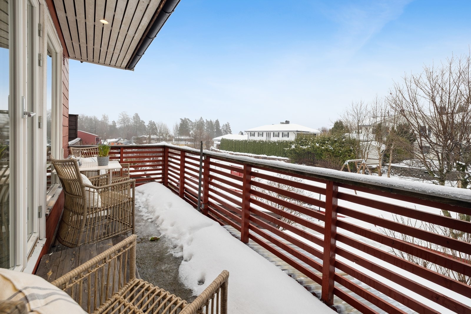 Svært barnevennlig beliggenhet med utsikt bl.a. over en av de mange lekeplassene på feltet Galleribilde