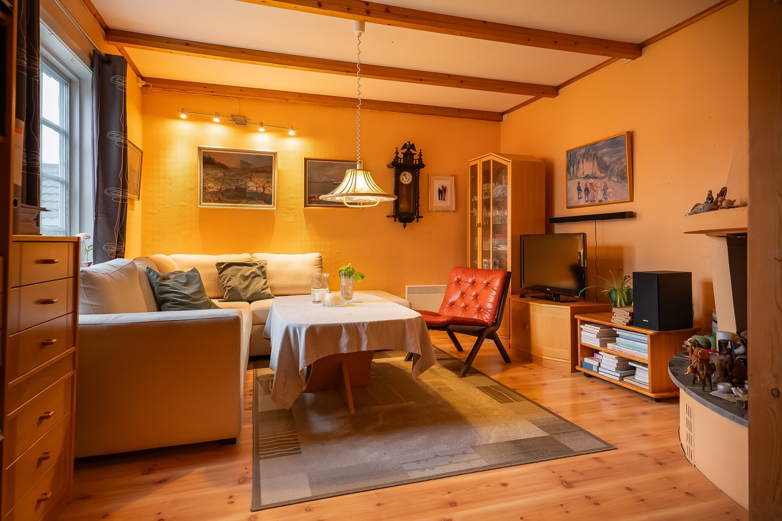 Siden stuen er i flere avdelinger, kan man fint lage et ekstra rom her dersom man trenger flere soverom. Galleribilde